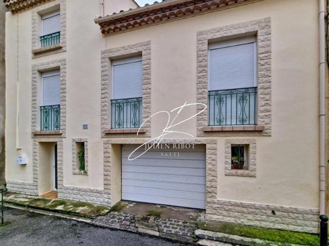 2 maisons 243 m² patio, et garage de 110 m²