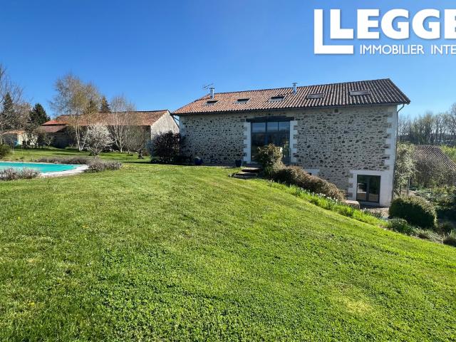 2 Maisons en pierre d’Exception avec Piscine au Cœur de la Campagne Dordognaise avec 7 chambres, 3 sejours