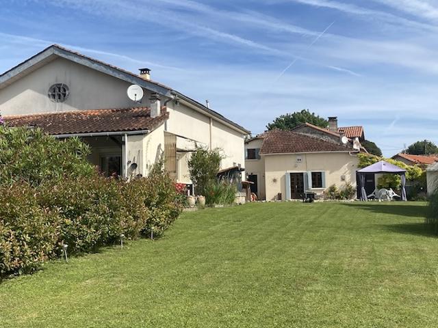 2 maisons, piscine chauffée et grand jardin