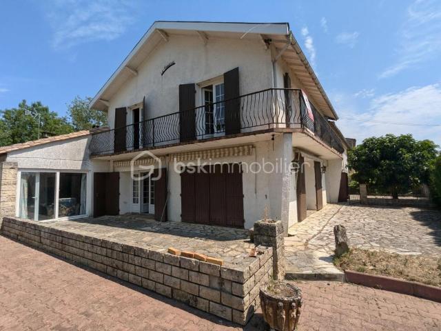 2 Maisons proche St Emilion de 150 m2 et 100m2 180000€ St Pey D'armens