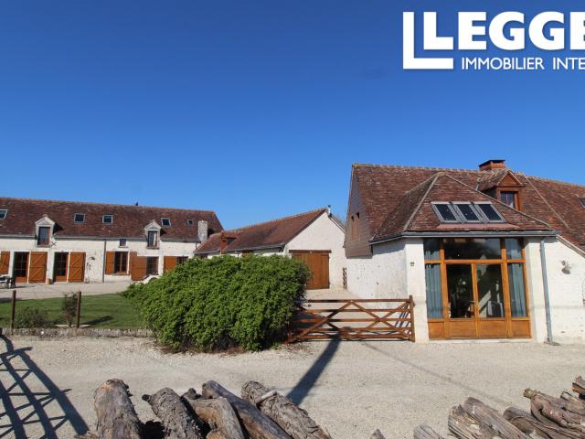 2 maisons rénovées avec charme situées dans un hameau tranquil mais proche aux tous commerces