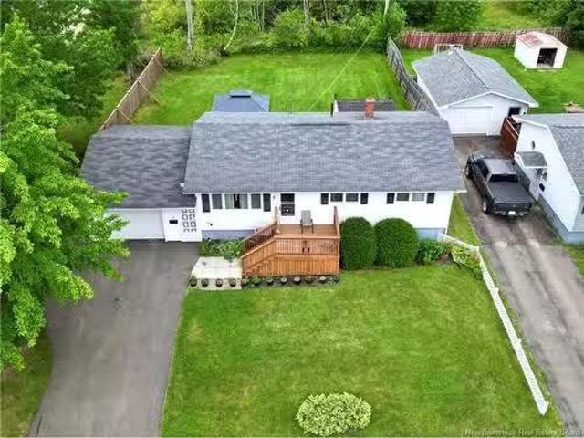 2 Manchester Cres, Riverview, NB, E1B 3G4 house for sale Li.