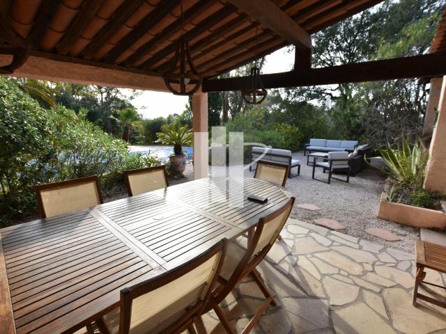 2 Mas de plain pied avec garage sur 4022m2 de terrain entre Fréjus et Saint Raphael