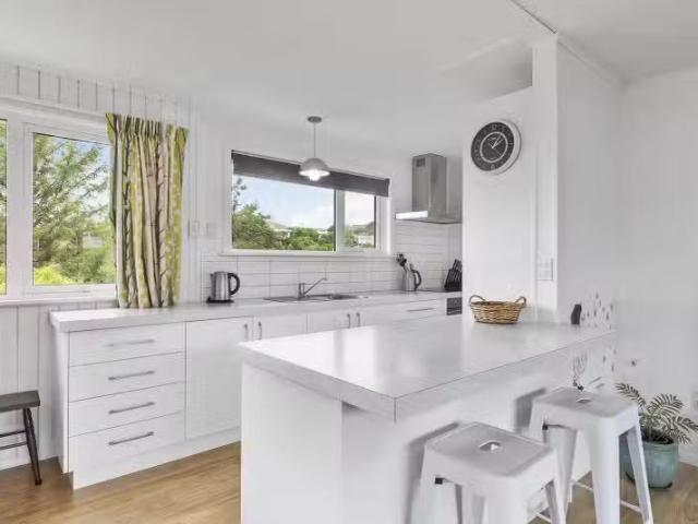 2 Mark Avenue, Paparangi, Wellington City