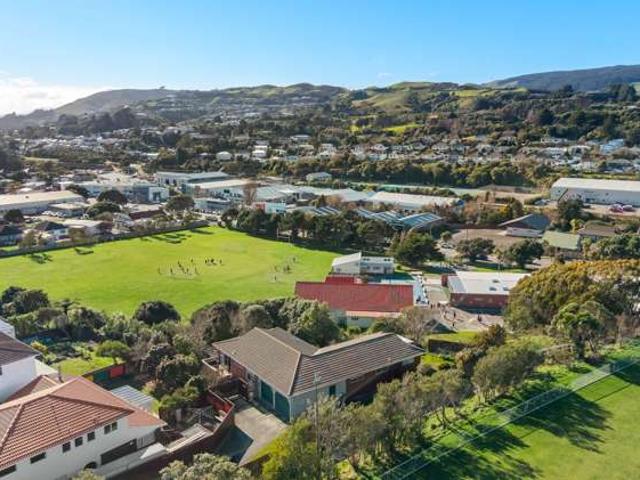2 McKeefry Grove, Tawa, Wellington City