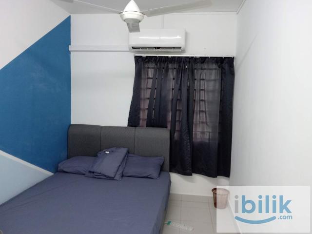 2 mins drive to LRT MRT Ampang Park, middle room