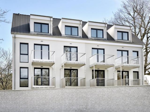 2 moderne Neubau Mehrfamilienhäuser
