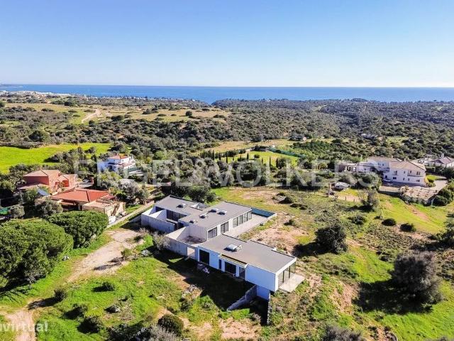 2 Moradias Modernas em Porches Perto da Praia