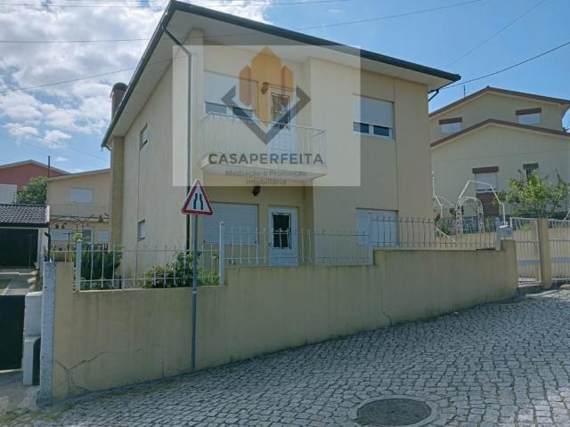 2 Moradias / Moradias Bi Familiares Para Remodelar com Espaç. 144m² Pedroso
