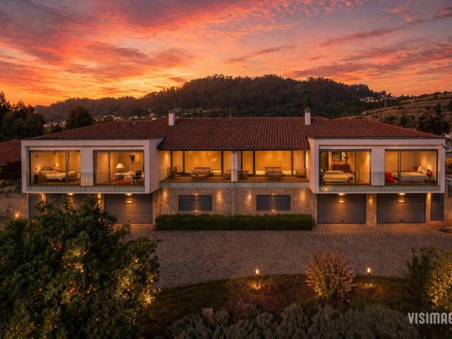 2 Moradias de Luxo com vistas panorâmicas incríveis | Arcos. 405m² Vale São Cosme