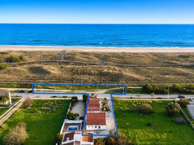 2 Moradias e um armazém primeira linha mar, Meia Praia,Lagos, Algarve,Portugal
