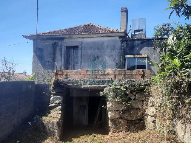 2 MORADIAS PARA RESTAURAR NA AREOSA VISTA MAR