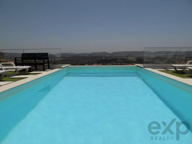 2 Moradias Térreas com Piscina na Cobertura 205m² Amoreira