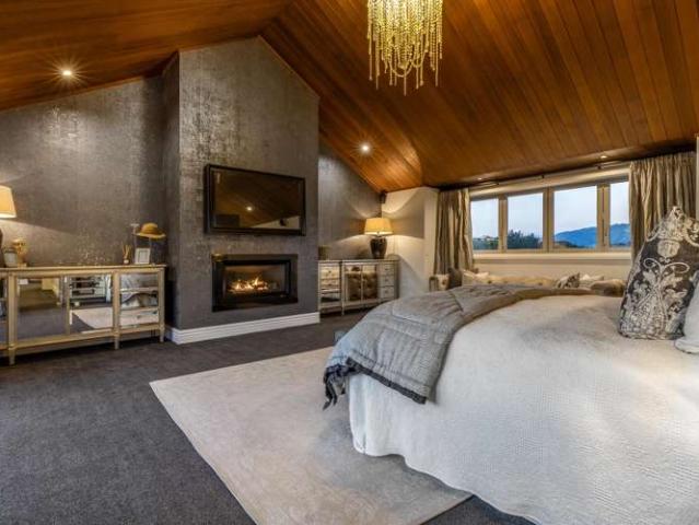 2 Otaihanga Road, Paraparaumu Beach, Kapiti Coast