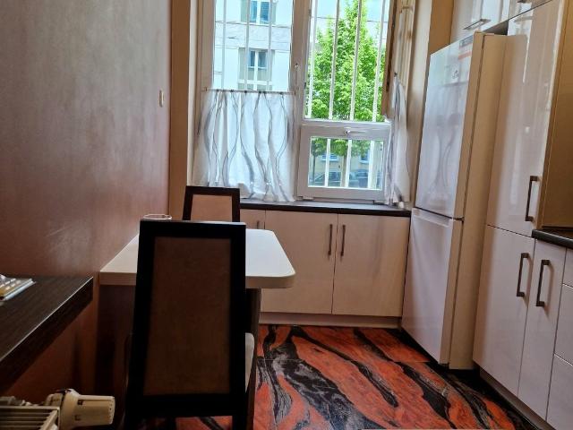 2 oddzielne pokoje, kuchnia, łazienka z wc ul. Kwiatowa, Warszawa, Mokotów