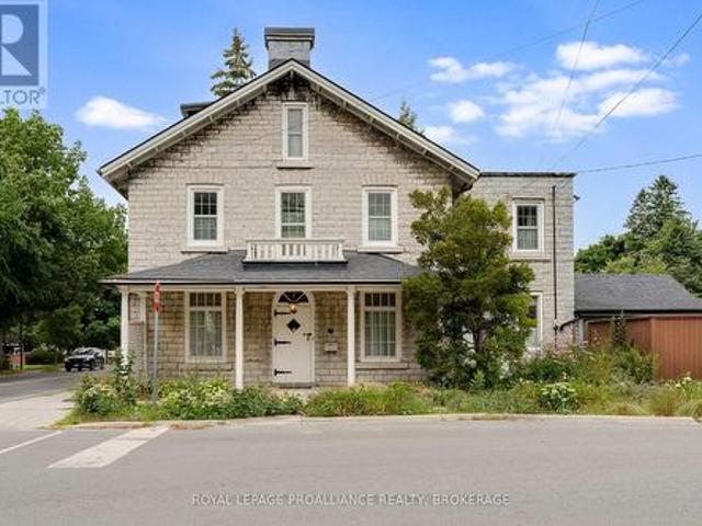 2 Alwington Avenue, Kingston Central City East, ON, K7L 4R3 Luxury House for sale | Listing ID X13520 | Royal LePage Carriage Trade Luxury Properties