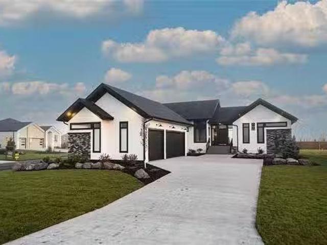 2 Ammeter Bay, Headingley, MB, R4H 0E7 Luxury House for sale.