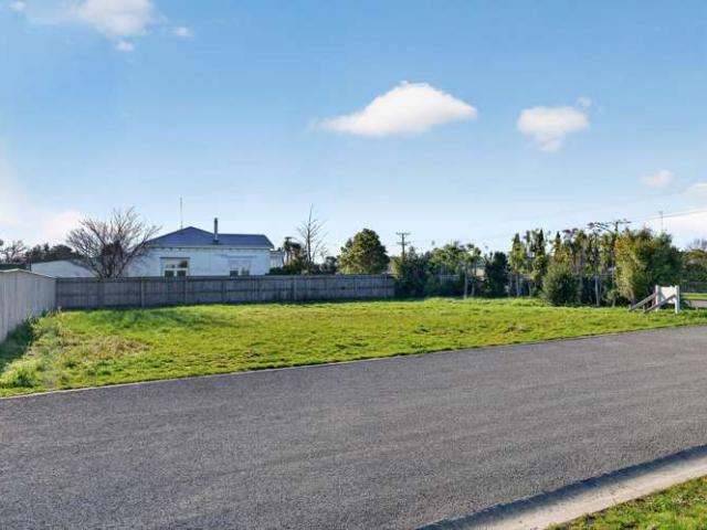 2 and 2A Macrocarpa Lane, Carterton