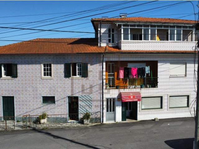 2 Apartamentos, Loja e Casa na Fronteira de São João da Madeira