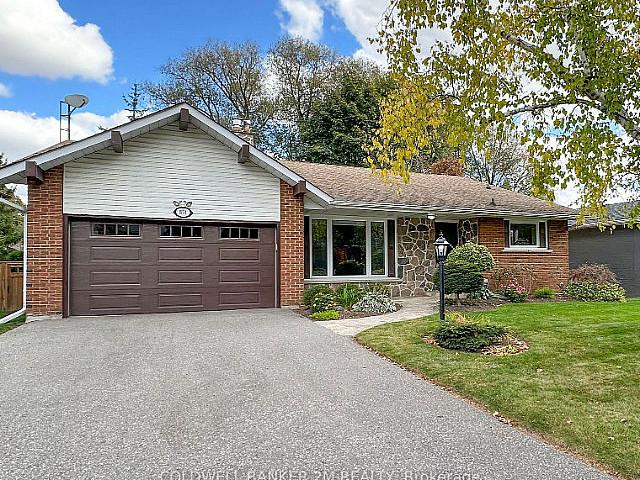 2 Bathrooms 3 Bedrooms Rossland E. & Oshawa Blvd. N