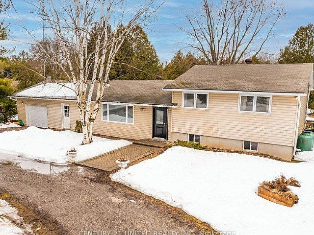 2 Bathrooms 3 Bedrooms 17th Line