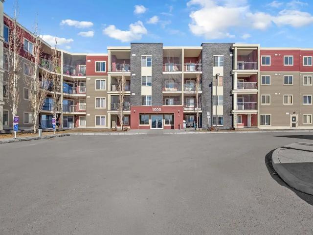 2 Bd plus Den | Heated Underground Parking