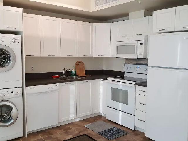 2 Bdr/2 Private Bath *Furnished* U city Condo. Fantastic View, next to C train