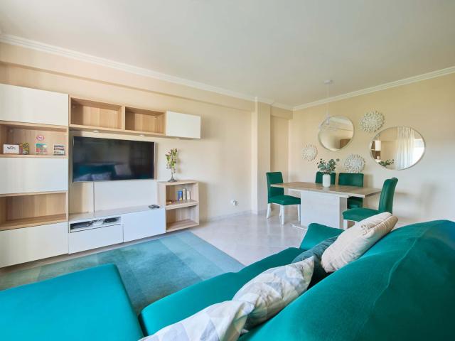 2 BDR Apartment in Rua Palmira Bastos, Odivelas