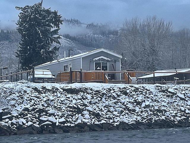 2 Bdrm, 2 Bthrm, Like New 2022 Model Overlooking River!