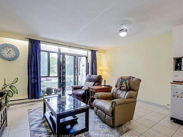 2 Bdrm Condo Apt 700 Sq Ft! Explore Now!