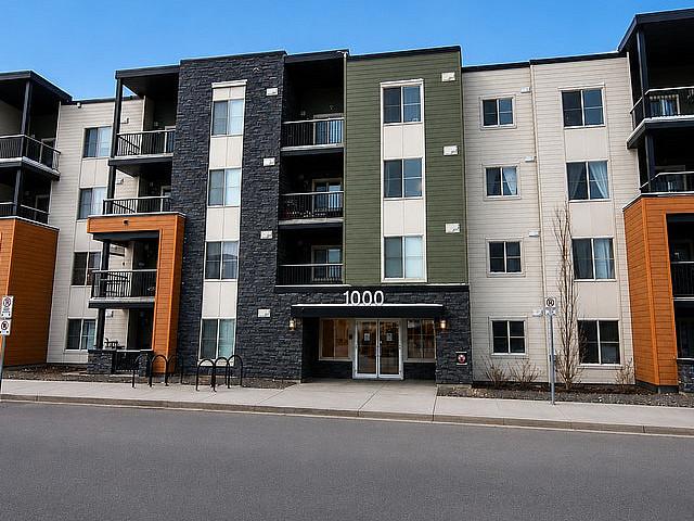 2 Bdrm Condo, South Balcony, Titled Parking easy To Get Dt