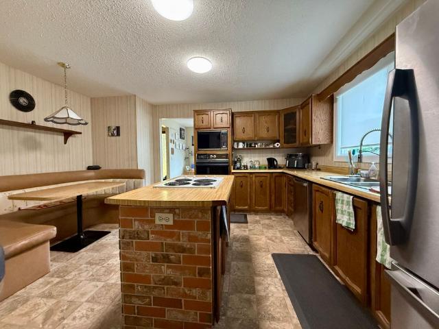 2 Bdrm+Den Family Home w/ Detached Garage