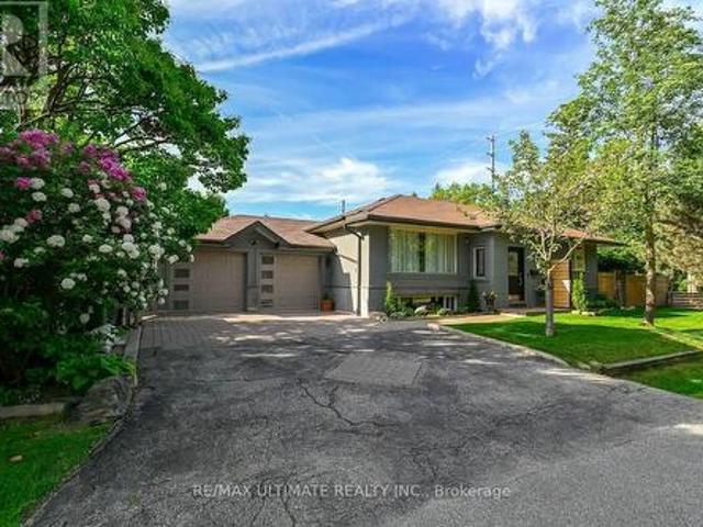 2 Beaverbrook Avenue, Toronto, ON, M9B 2M7 house for sale | Listing ID W12255 | Royal LePage