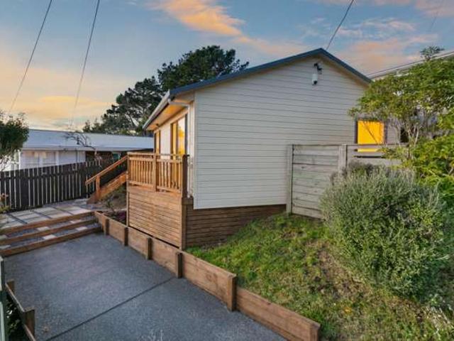 2 Beazley Avenue, Paparangi, Wellington City