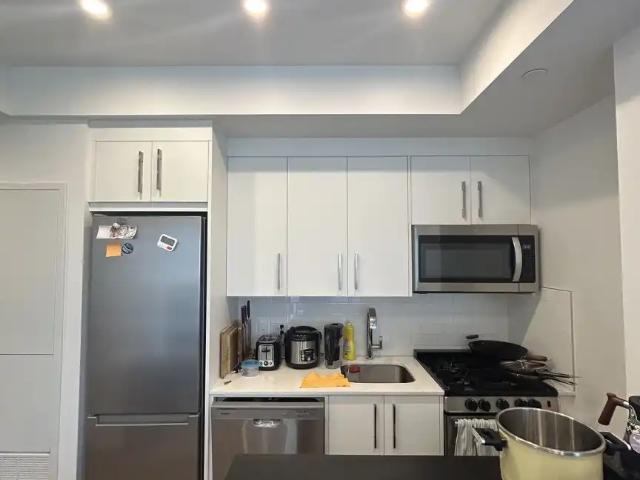 2 bed, 1 bath Concrete Building Minutes Away From All Your Needs!