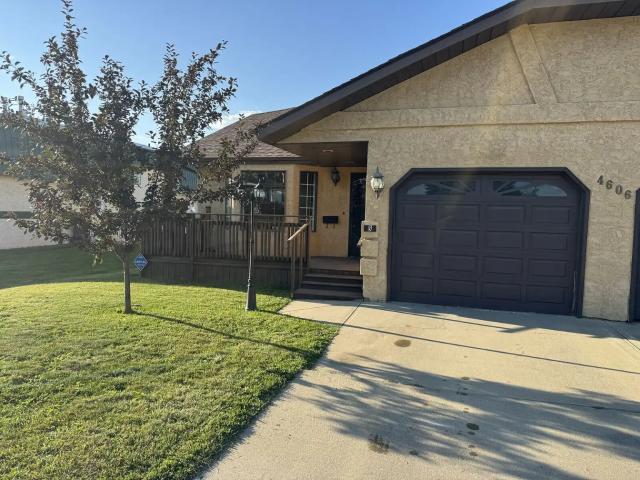 2 Bed 1 Bath Duplex with attached Garage
