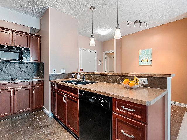 2 Bed 2 Bath Condo In Nw Calgary!
