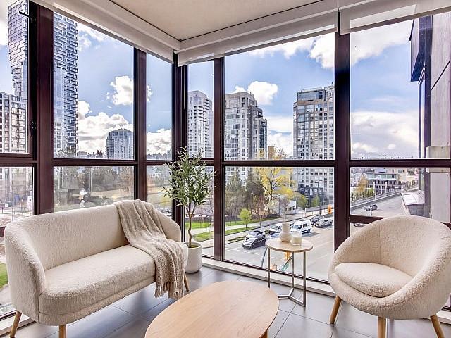 2 Bed 2 Bath Condo Steps To The Seawall