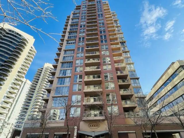 2 Bed 2 Bath Downtown Condo Unit with Parking Near LRT