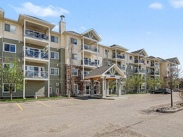 2 Bed 2 Bath + Den Beauty With 2 Parking Stalls In Baranow!