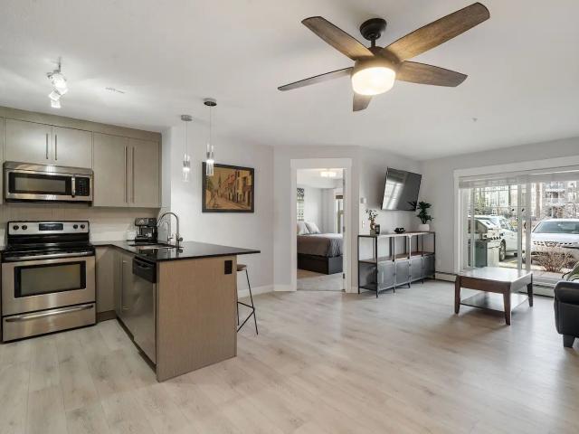 2 bed 2 bath Walk out condo steps to the lake