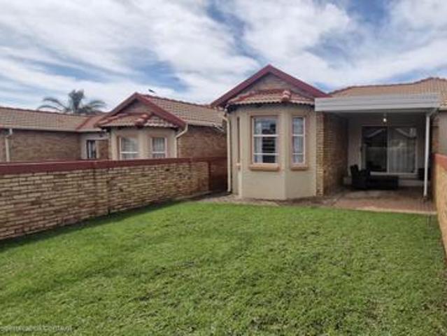 2 bed town house fore sale