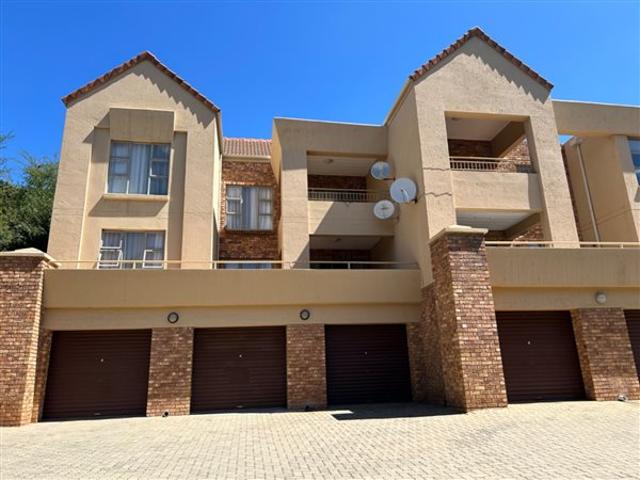 2 Bed Townhouse in Constantia Kloof