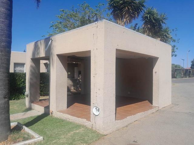 2 Bed Townhouse in Grobler Park