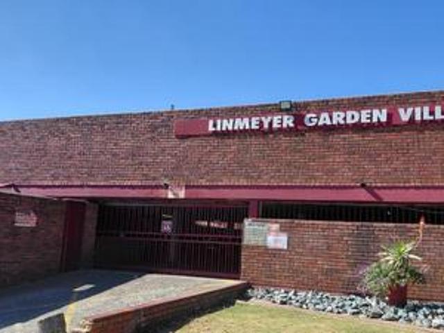 2 bed townhouse in linmeyer garden v.
