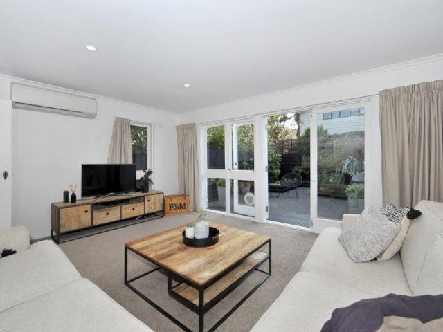 2 Bed Townhouse in Merivale with garage