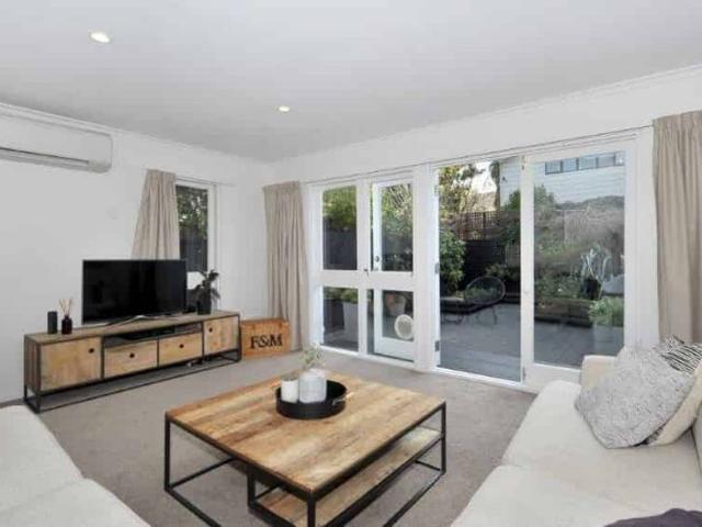 2 Bed Townhouse in Merivale with garage