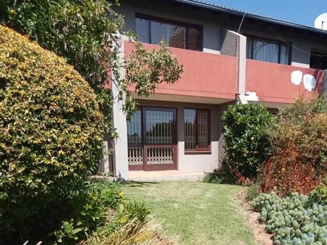 2 Bed Townhouse in Sunninghill