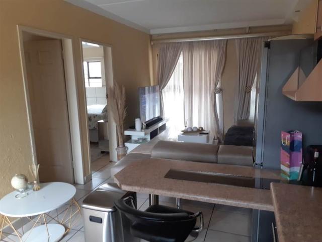 2 Bedroom Townhouse in Vanderbijlpark SE
