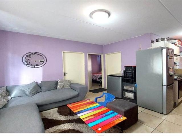 2 Bed Apartment in Scottsdene